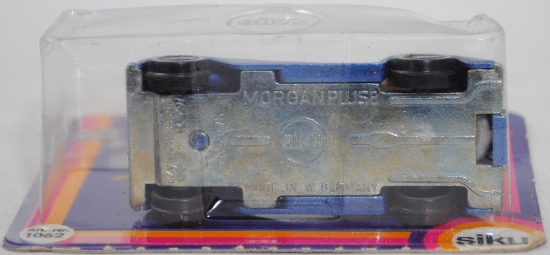 00000 Morgan Plus 8 3.5 V8 (1. Generation, Modell 1981-1987), hell-violettblaumetallic, innen reinweiß, W-Germ, ohne CE-Zeichen, B4, SIKU SUPER, 1:52, P18