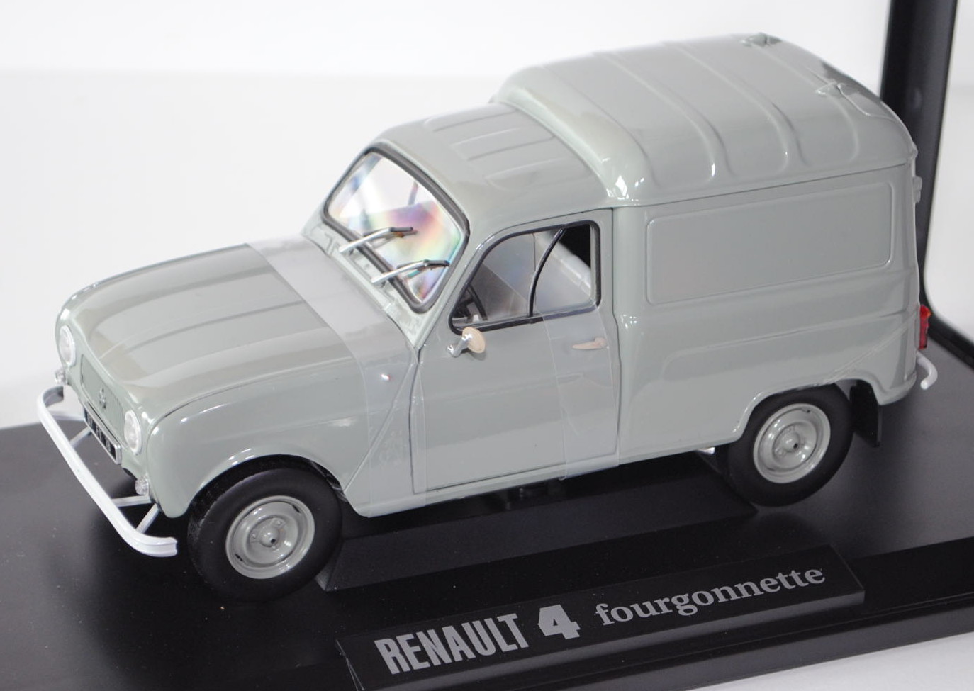 Renault 4 F4 fourgonnette, Modell 1965-1992, betongrau, 1:18, Norev, mb