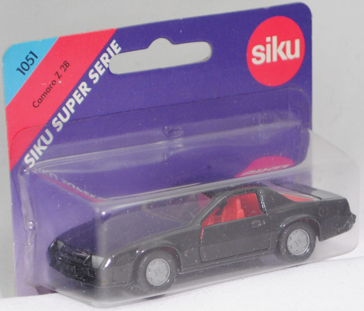 00005 Chevrolet Camaro Berlinetta 5.0L V8 (3. Generation, Vorfacelift, Modell 1982-1984), schwarz, Bpr. CAMARO Z 28, Hong, Chassis silber, mit CE-Zeichen, B6, SIKU SUPER, 1:59, P25