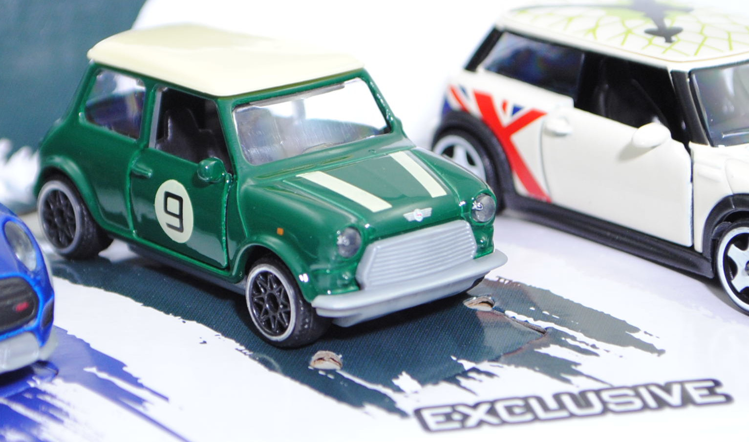 Giftpack MINI ICONS: MINI John Cooper Works GP (Modell 2020) + 2x MINI Cooper 1.3i (Modell 1991-1996) + 2x MINI Cooper S, majorette, mb (MINI ICONS EDITION)
