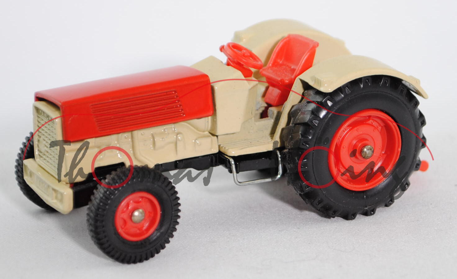 00004 Hanomag Robust 900 (Modell 1967-1969) Traktor (Zugschlepper), hell-grünbeige/verkehrsrot, Sitz