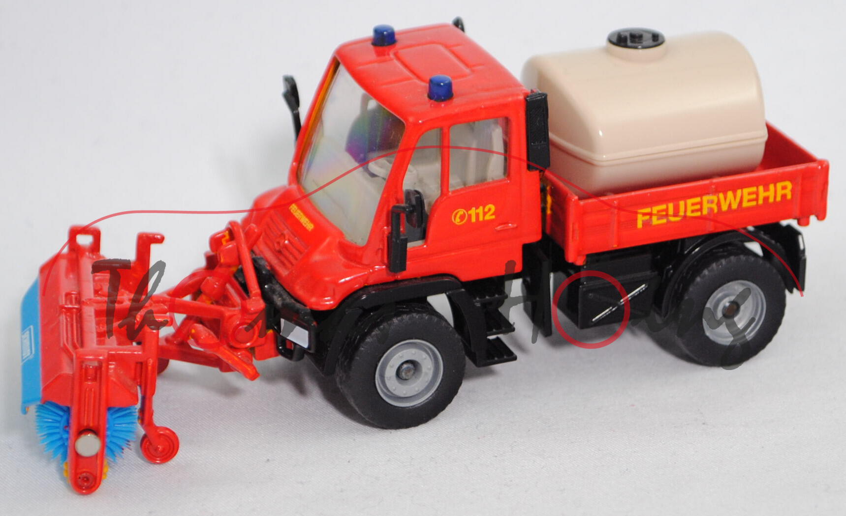 Unimog U 300 (Modell 2001-2006) mit Anbau-Kehrmaschine, rot, C 112 / FEUERWEHR, SIKU, 1:55, Umbau