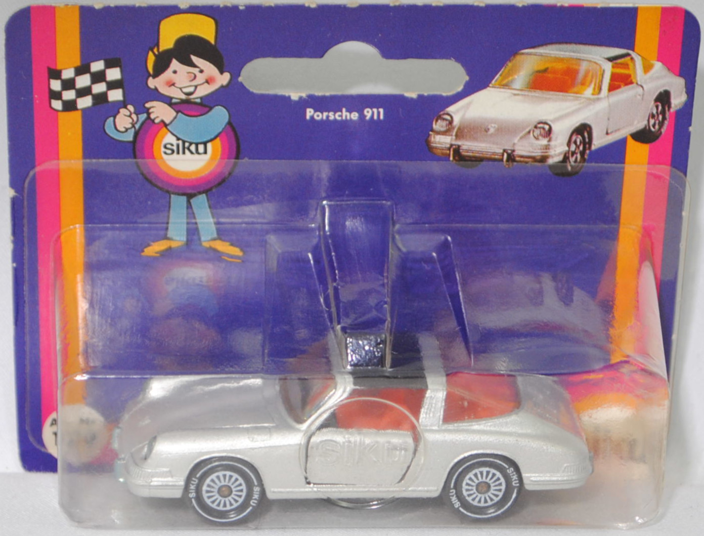 00008 Porsche 911 E Targa (F-Modell bzw. Urmodell, B-Serie, Modell 1968-1969), silber, Lenkrad schwarz, Dach schwarz, Bpr. V234 und 1010, W-Germ, Verglasung rauch, R11 glatt, SIKU, 1:60, P18