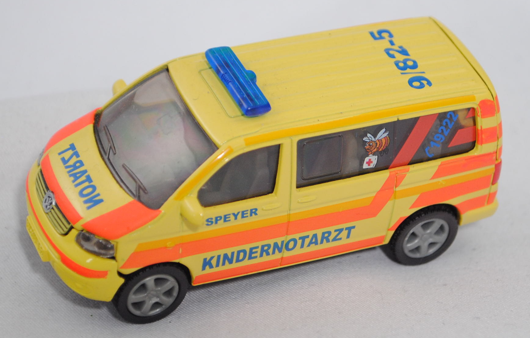 00403 VW T5 Multivan (Typ 7H, Modell 2003-2009), blass-zinkgelb, SPEYER / KINDERNOTARZT, B21 silberg