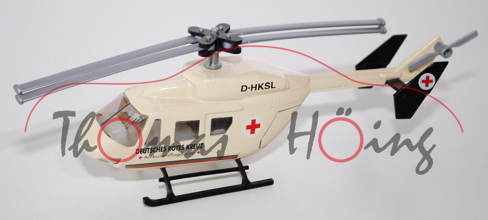 DRK-Hubschrauber BK 117, hellelfenbein, DEUTSCHES ROTES KREUZ / Ambulanzflugdienst / D-HKSL