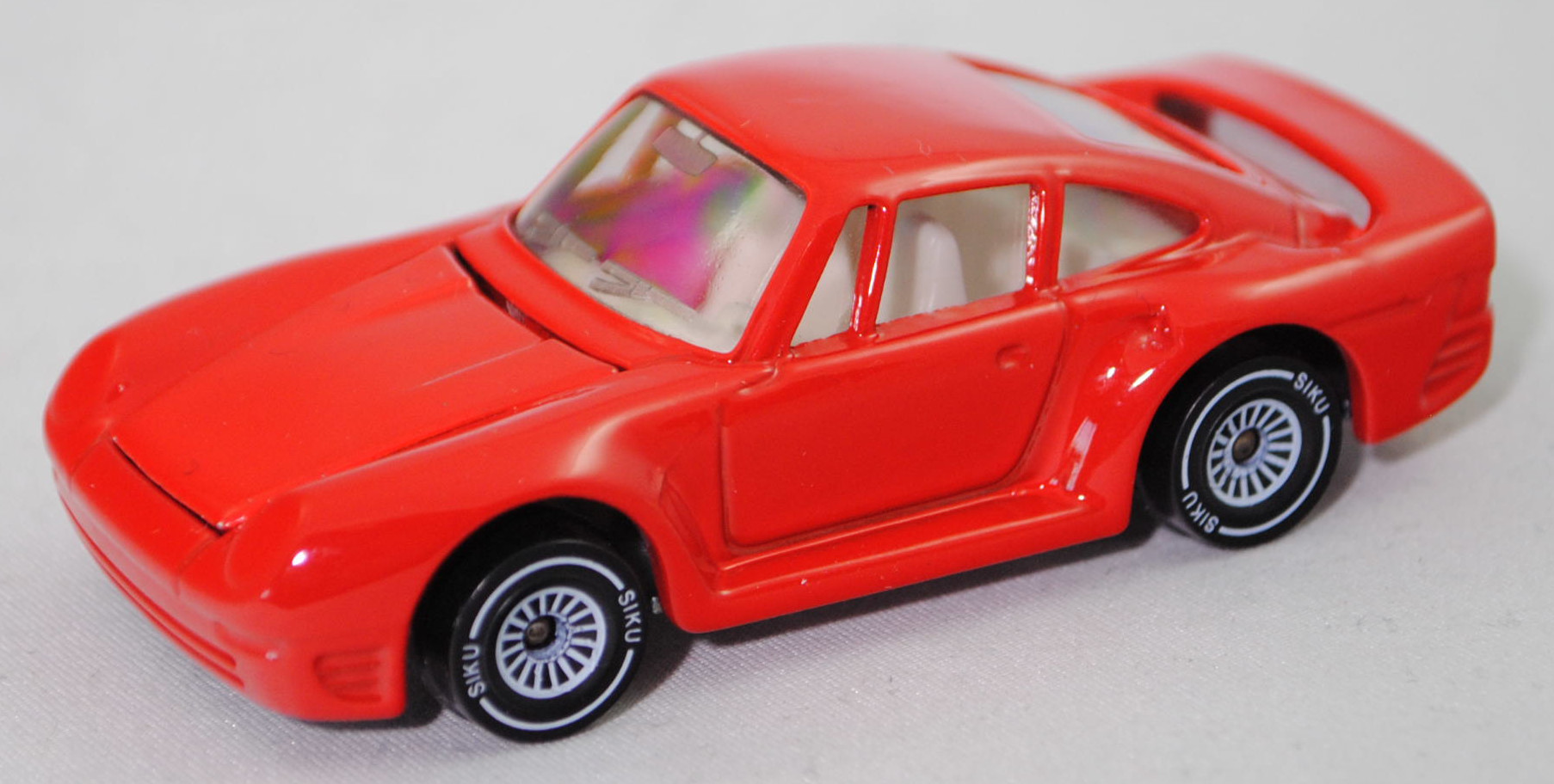 00003 Porsche 959 (Modell 1986-1988), verkehrsrot, innen reinweiß, Heckflügel offen, SIKU, 1:55