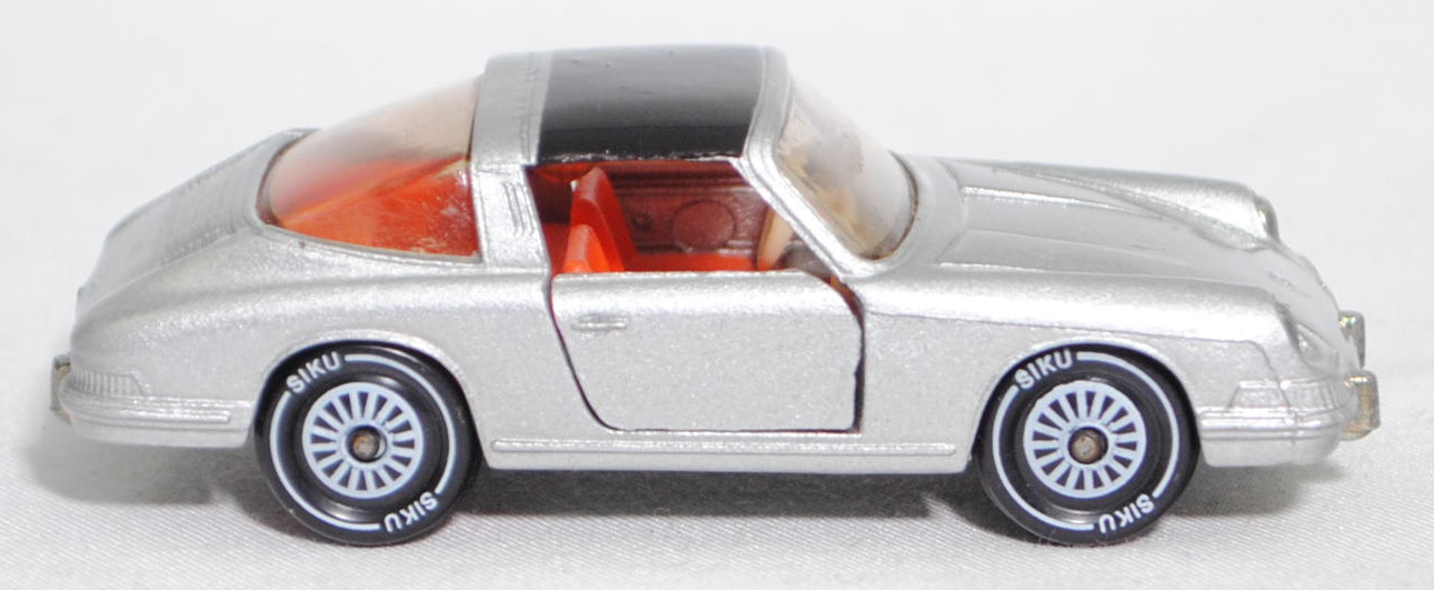 00009 Porsche 911 E Targa (F-Modell bzw. Urmodell, B-Serie, Modell 1968-1969), silber, Lenkrad weiß, Dach schwarz, Bpr. V234 und 1010, W-Germ, Verglasung rauch, R11 glatt, SIKU, 1:60, m