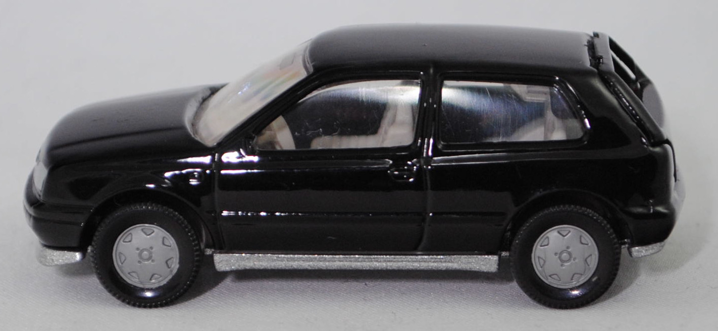 00004 VW Golf III 1.8 GL (Typ 1H, Vorfacelift, Modell 1991-1994), schwarz, innen grau, Lenkrad grau, Chassis silber, Hong, Bpr. 1010 / 0842, SIKU SUPER, 1:56, m (Lenkrad schief)