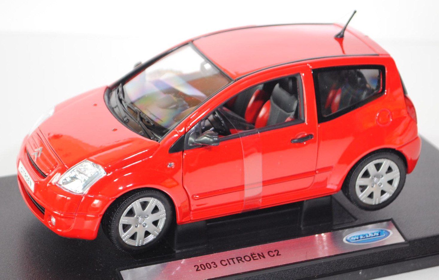 Citroen C2, Modell 2003-2005, verkehrsrot, Motorhaube + Vordertüren zu öffnen, Welly, 1:18, mb