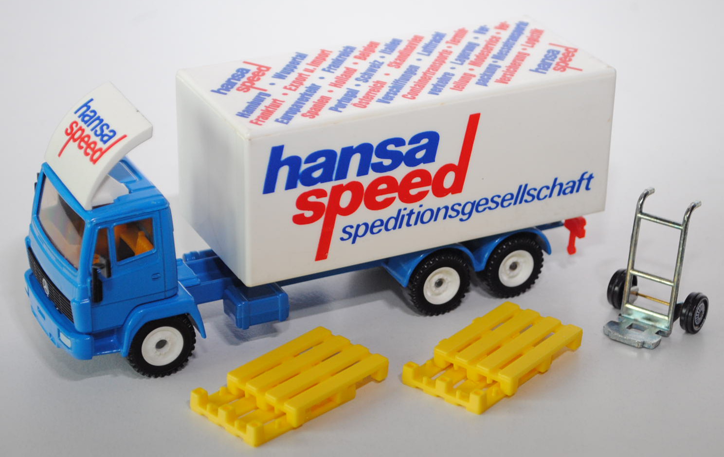 Mercedes LN-2 Koffer LKW, himmelblau, hansa / speed / speditionsgesellschaft, innen gelb, Lenkrad ge