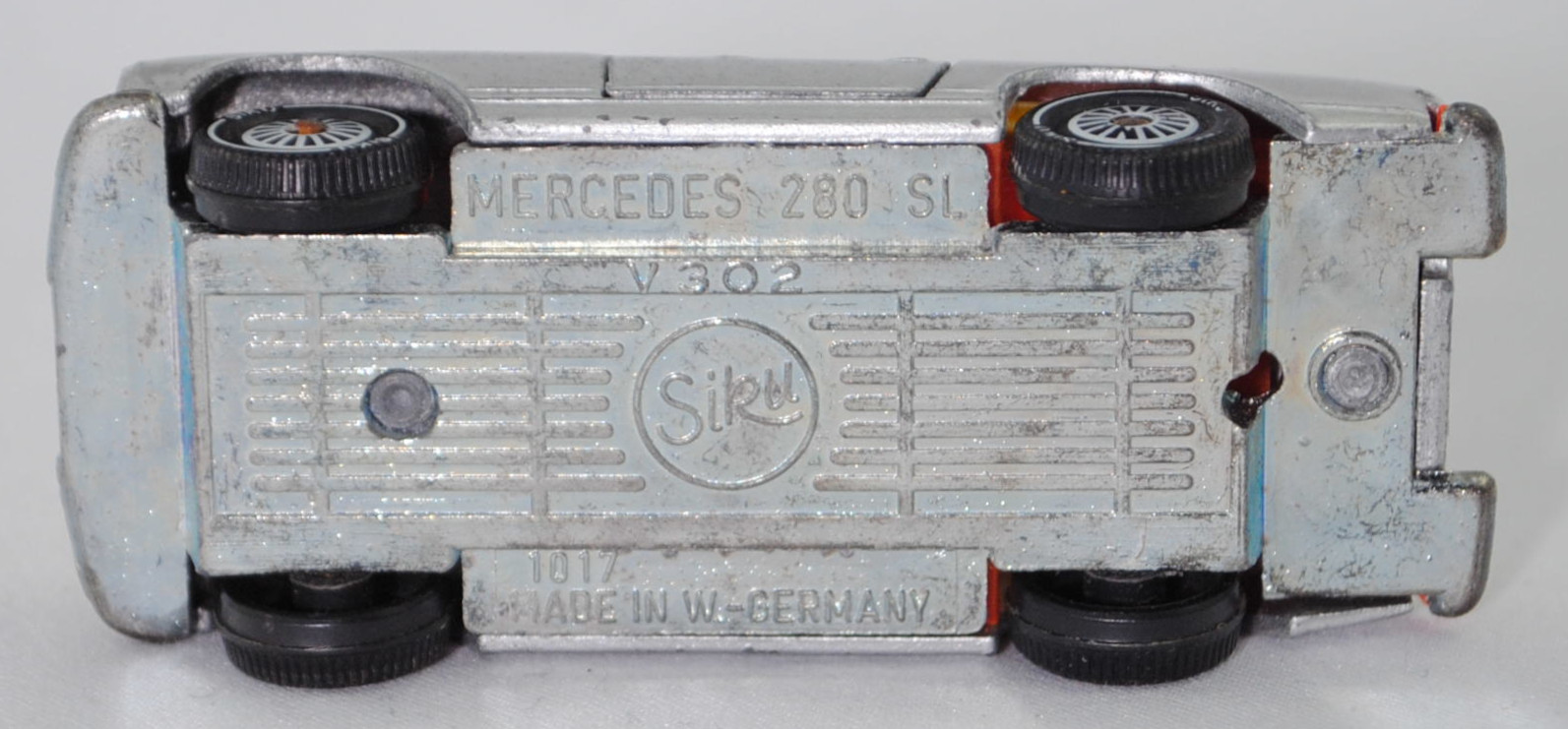 00006 Mercedes-Benz 280 SL (W 113, Pagode, Modell 1968-1971) mit Hardtop (Coupédach), silber, Bpr. V 302 / 1017, W-Germ, Verglasung gelb, R11 gerillt, SIKU SUPER, 1:60, vsc