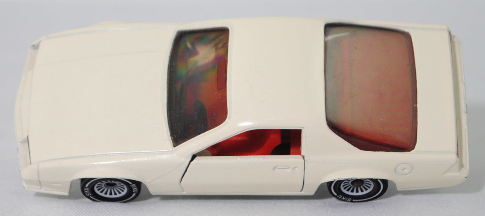 00001 Chevrolet Camaro Berlinetta 5.0L V8 (Modell 1982-1984), cremeweiß, Bpr. CAMARO Z 28, W-Germ, Chassis chrom, ohne CE-Zeichen, B4, SIKU SUPER, 1:59, m-