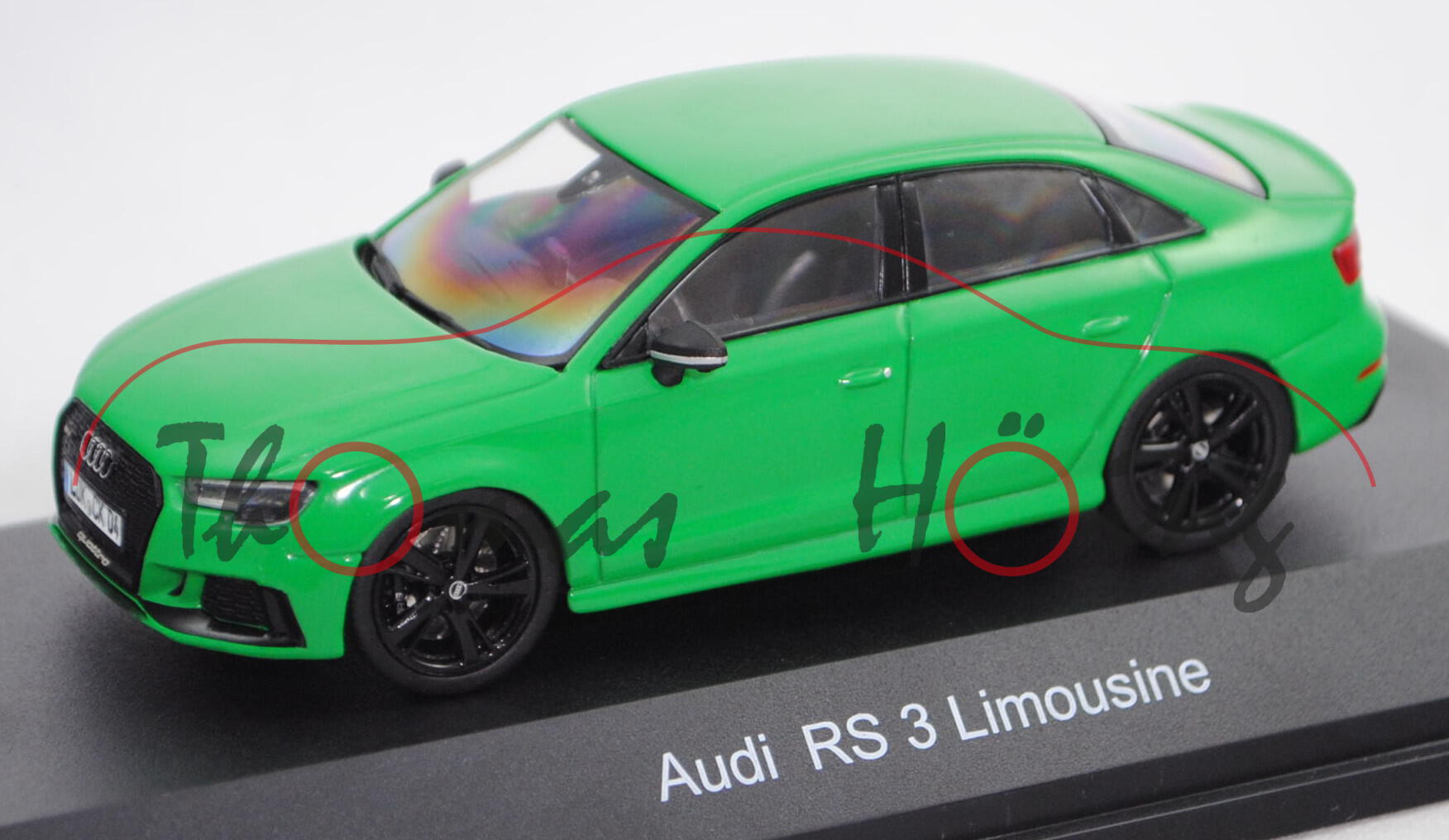 Audi RS3 Limousine (Typ 8V, Modell 2017-), vipergrün, iScale, 1:43, PVC-Box (EAN 43000043)