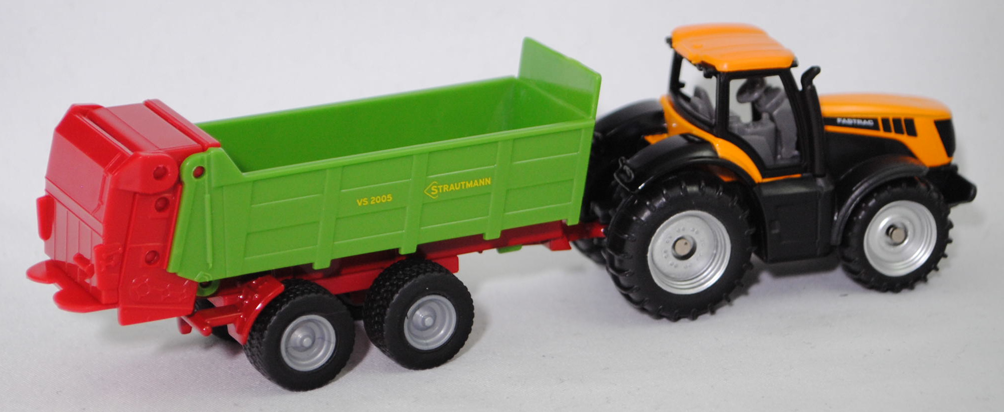 00000 JCB® 8250 V-TRONIC FASTRAC (Modell 2005-2011) und Strautmann Streublitz Universalstreuer VS 2004 (Modell 2012-2016), melonengelb/schwarz und gelbgrün, SIKU SUPER, P29f