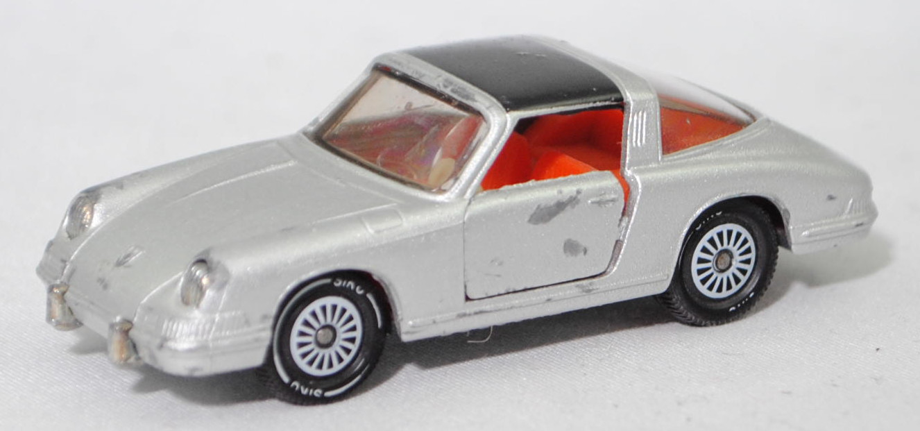 00006 Porsche 911 E Targa (F-Modell bzw. Urmodell, B-Serie, Modell 1968-1969), silber, Lenkrad weiß, Dach schwarz, Bpr. V234 und 1010, W-Germ, Verglasung rauch, R11 gerillt, SIKU, 1:60, m-