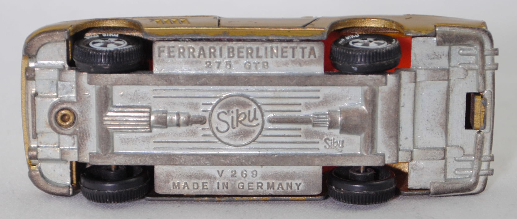 00002 Ferrari Berlinetta 275 GTB (Tipo 563, 2. Serie, Long Nose / Lange Nase, Modell 1965-1966), goldmetallic, transparente Frontscheinwerfer, Bpr. V 269, Germ, R10 reinweiß, SIKU SUPER, 1:56, vsc, Bpr. V 269, Germ, R10 reinwei