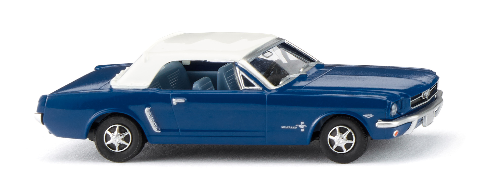 Ford Mustang I Cabriolet (1. Generation, Body-Code 76A bzw. Body-Code 76B, Vorfacelift, Modell 1964-1964), enzianblau, Vinylverdeck weiß, Wiking, 1:87, mb