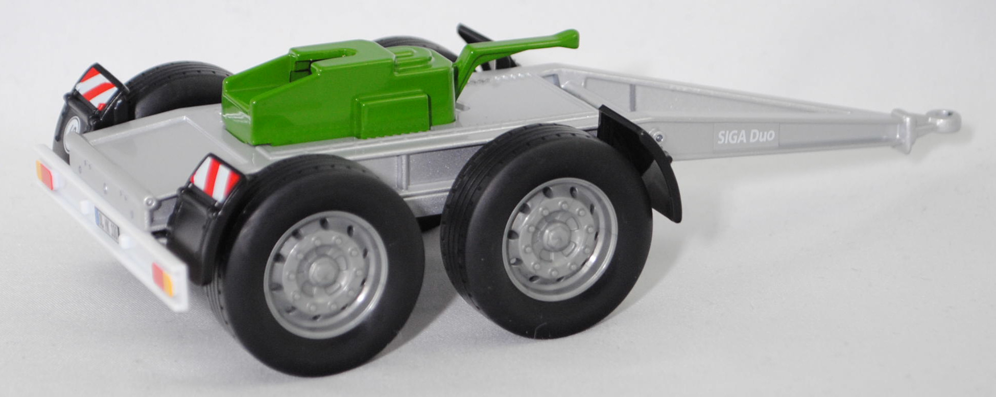 00401 Dolly SIGA Nova Duo (Typ Fahrgetsell mit 2 Achsen, Modell 2006-), Fahrgestell silber, D-Nummernschild OL MK 100, Kupplung grün, SIKU FARMER, 1:32, L17mpK (Limited)