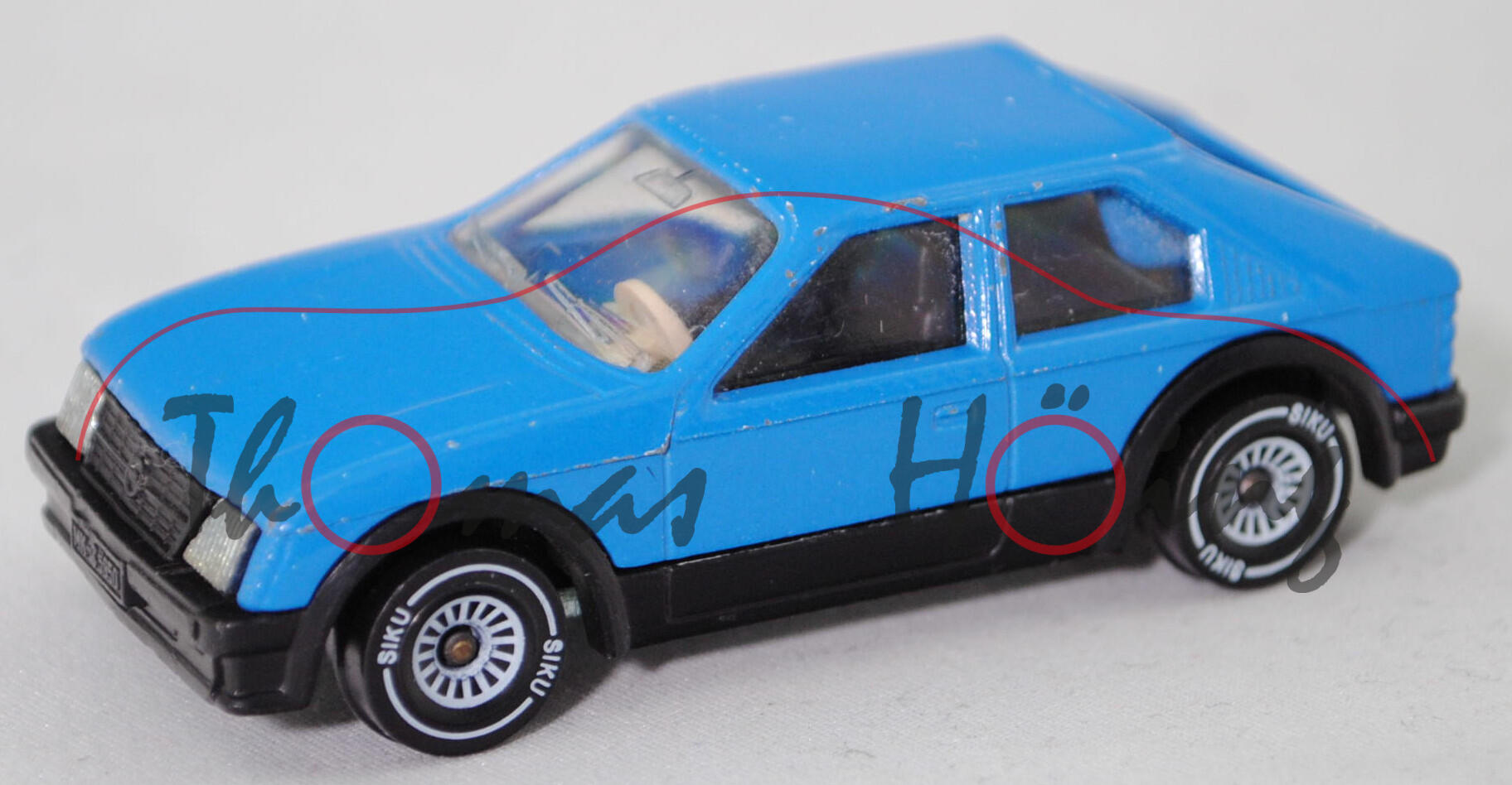 00005 Opel Kadett 1.3 SR (5. Gen., Typ D, Modell 1979-1981), himmelblau, SIKU, 1:55, Lackabplatzer