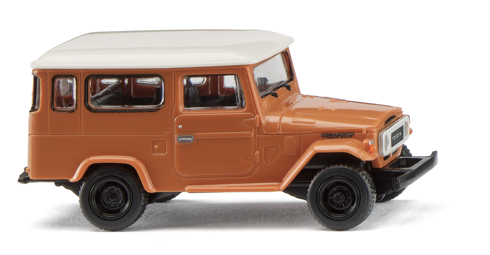 Toyota Land Cruiser BJ44V-KCMY (3. Generation, J4 bzw. J40, Änderung 1979 zum Modelljahr 1979, Modell 1979-1981), Karosserie orangebraun, Dach cremeweiß, Wiking, 1:87, mb