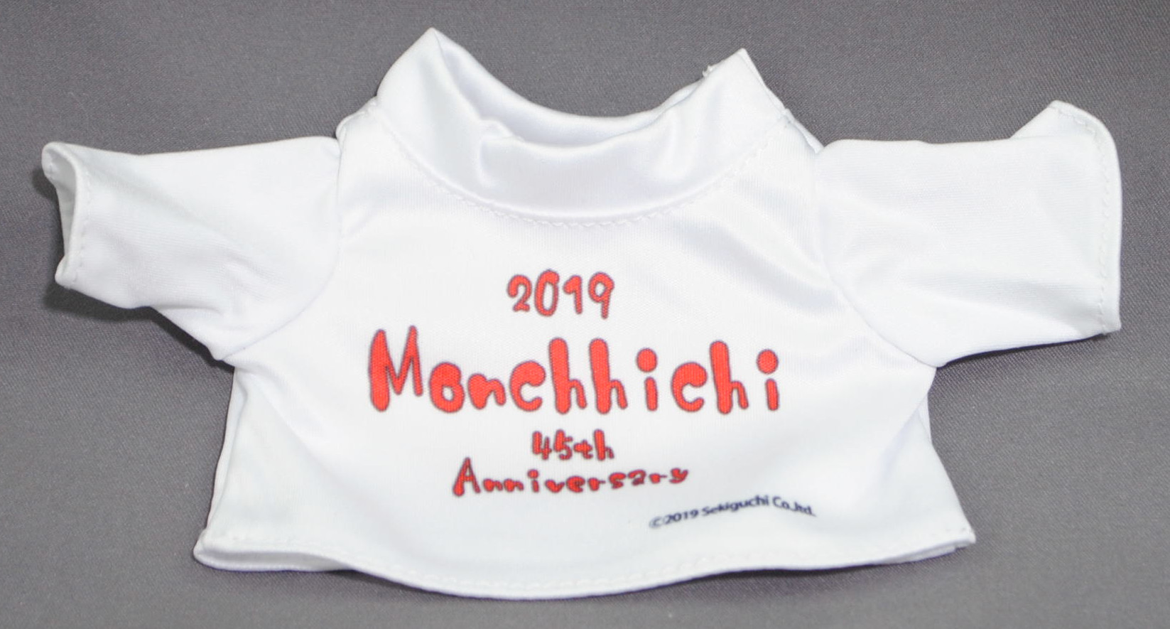 Monchhichi T-Shirt einzeln 2019 (Monchhichi einzelnes T-Shirt zum 45. Geburtstag von Monchhichi im Jahr 2019), Sekiguchi (Limited Edition 2019 Monchhichi 45th Anniversary)