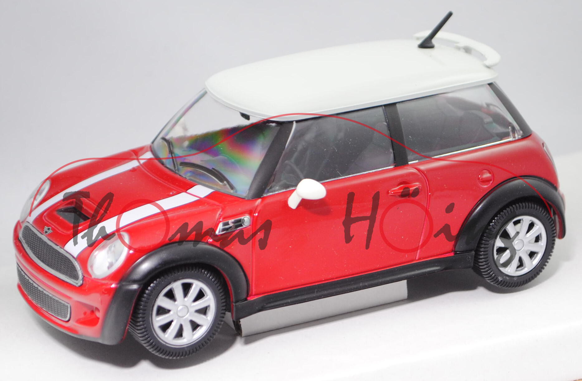 MINI Cooper S (Hatchback, Typ R53, 1. Gen., Facelift, Mod. 04-08), cremeweiß/rot, Bburago, 1:24, mb