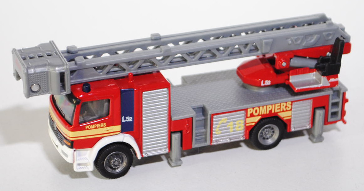 00100 Mercedes Atego Feuerwehr Drehleiter, karminrot/reinweiß, POMPIERS L32 / L32 / POMPIERS / C 18,