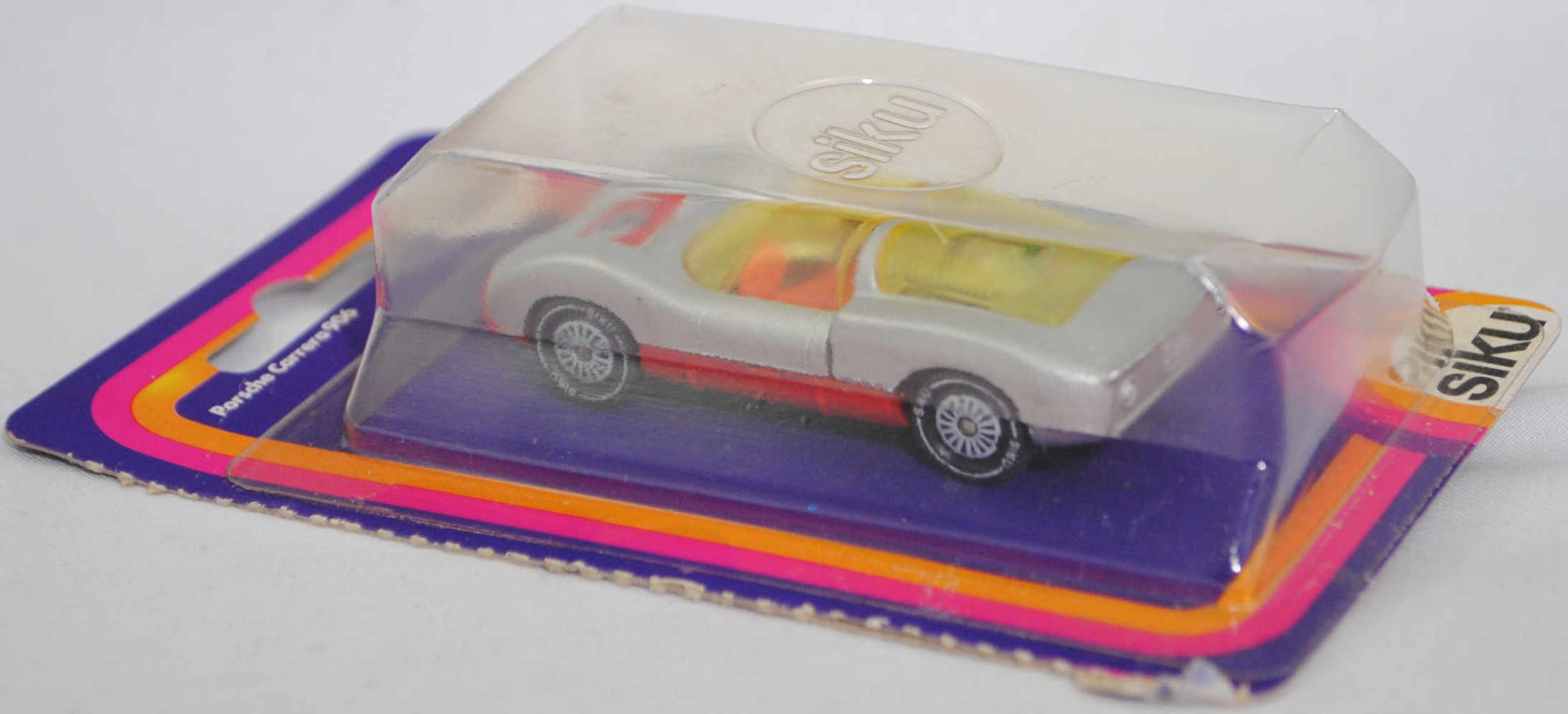 00006 Porsche 906 Carrera 6 (Typ Standard Coupé, Modell 1966-1966), silbergraumetallic/verkehrsrot, Nr. 6, Bpr. V 285 / 1013, W-Germ, Verglasung gelb, R11, SIKU SUPER, 1:59, P17 (Farbe) m-