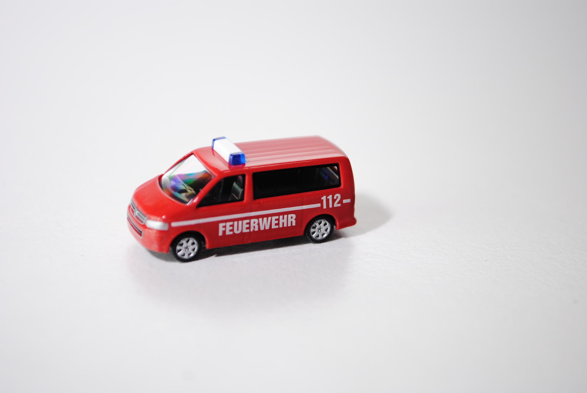 Feuerwehr VW T5, karminrot, FEUERWEHR 112, N-Spur, Wiking, 1:160, mb