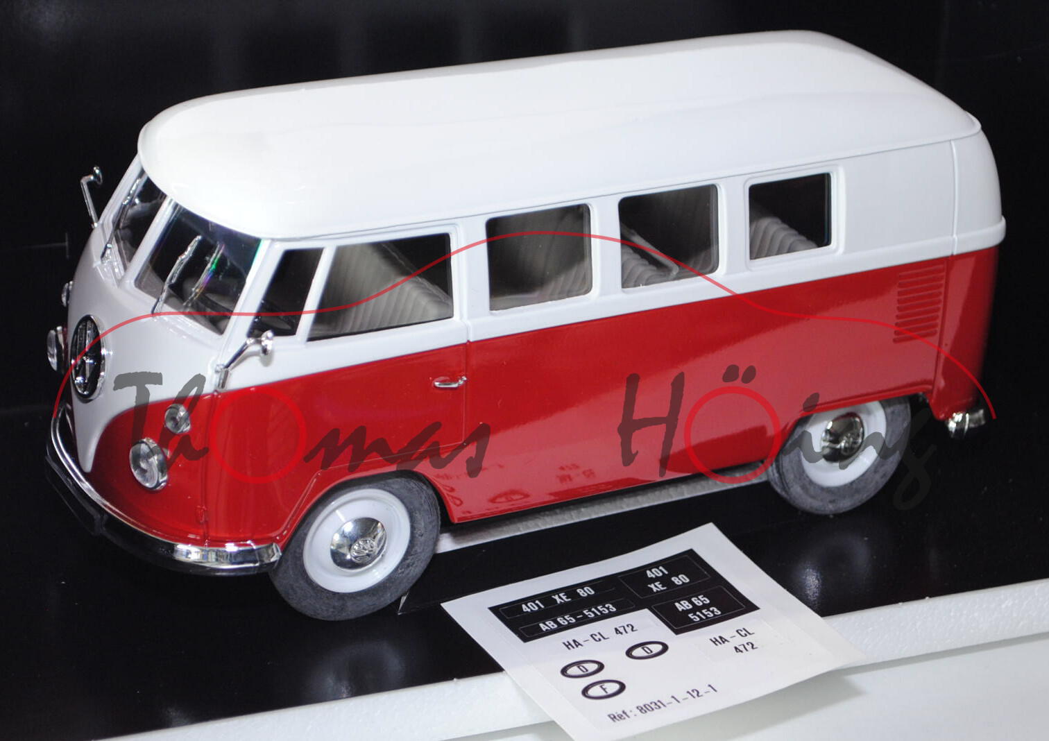 VW Transporter Kombi (Typ T1), Modell 1966, reinweiß/karminrot, Heckklappe zu öffnen, solido, 1:19,