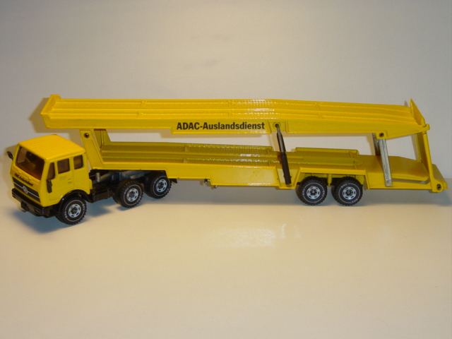 00401 Mercedes 2232 Autotransporter, kadmiumgelb/schwarz, ADAC-Auslandsdienst, innen gelb, ohne Nebe