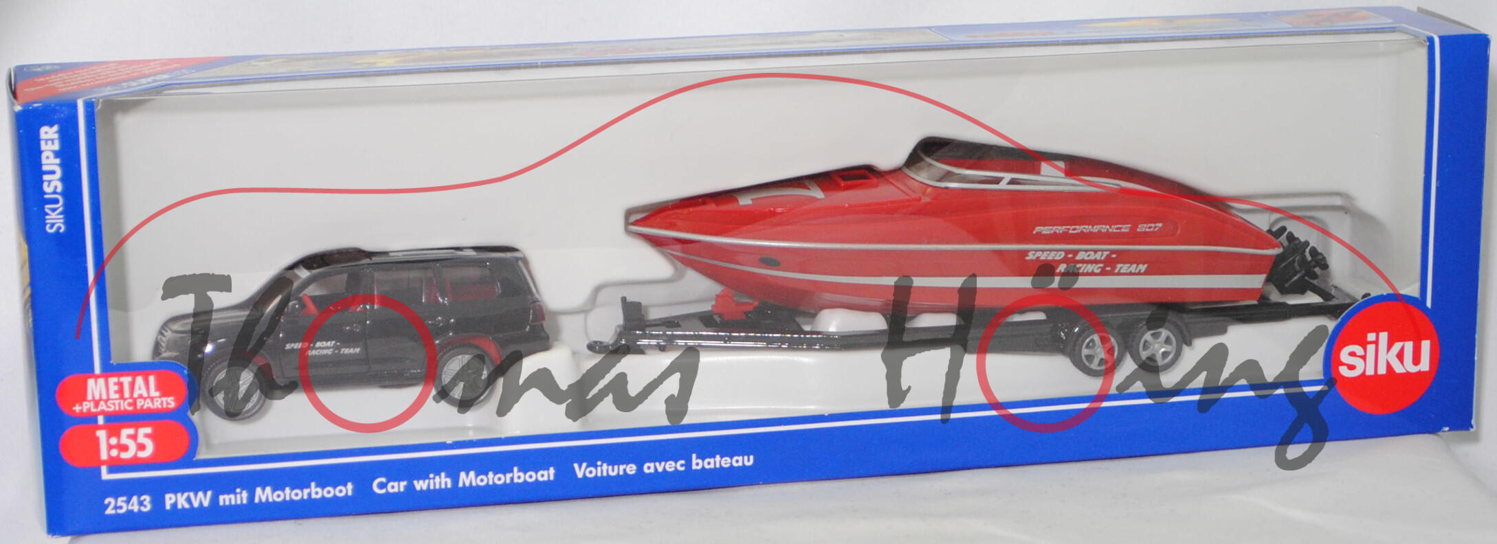 00004 Toyota Land Cruiser V8 Executive (J20, Mod. 08-12) mit Tandem-Bootstrailer und Motorboot PERFORMANCE 807 (Mod. 02-14), PKW: schwarz, Bpr. ohne Adresse; Motorboot: rot, SIKU, 1:55, L17mpK