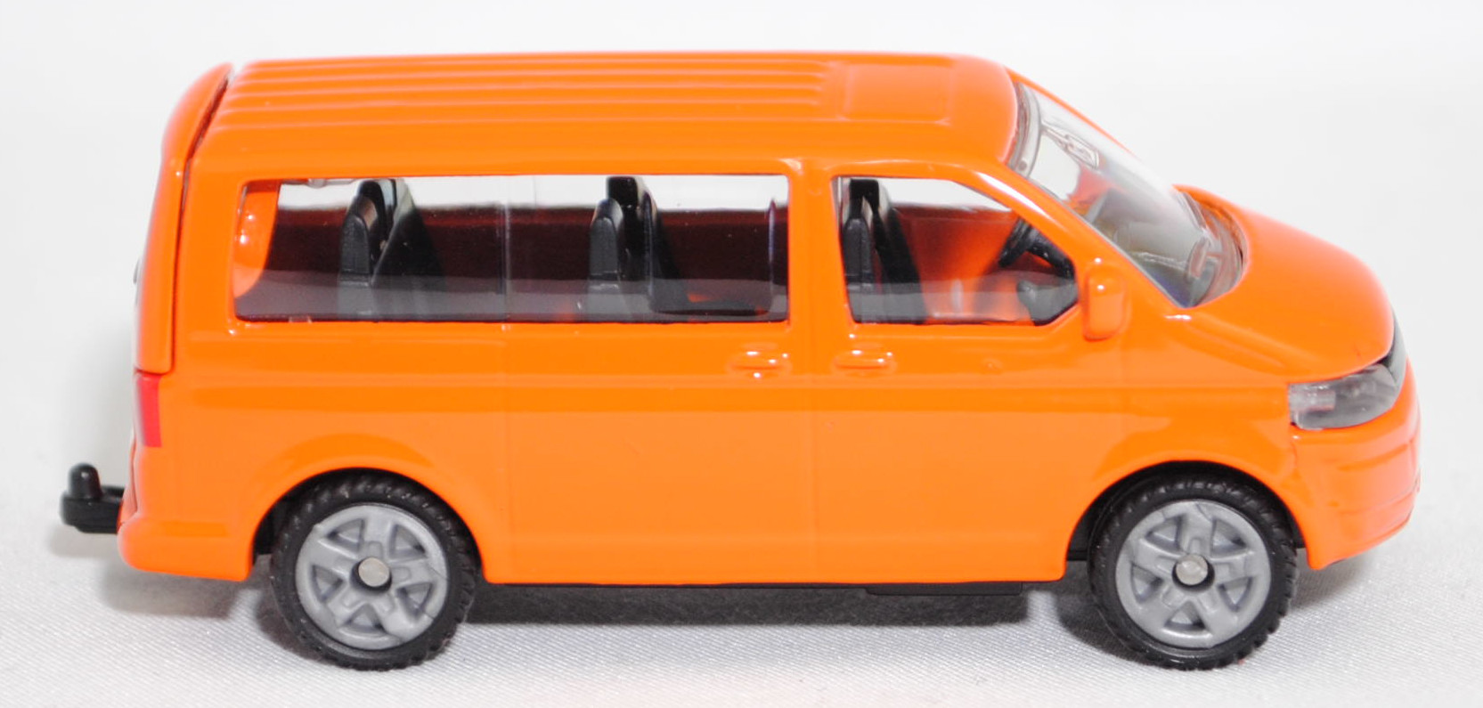 00025 VW T5 GP Multivan Highline 2.0 TDI (Modell 2009-2015) mit Aufkleber, hell-verkehrsorange, Heckklappe mit 2 Aussparungen unten, SIKU SUPER, 1:61, P29f