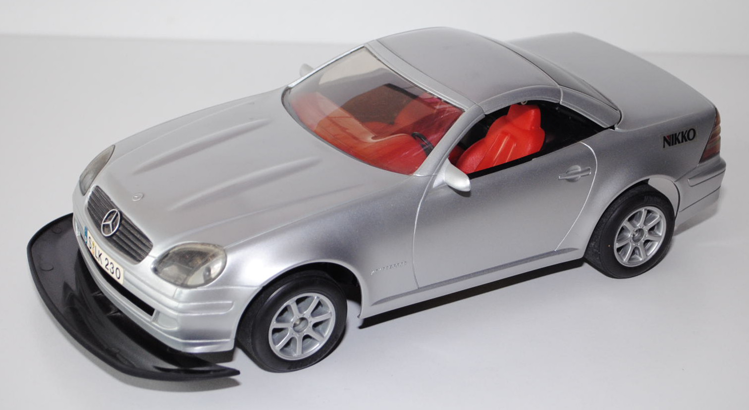 Mercedes SLK 230 (Baureihe R 170), Modell 1996-2000, silber, Dach per Fernsteuerung zu öffnen, incl.