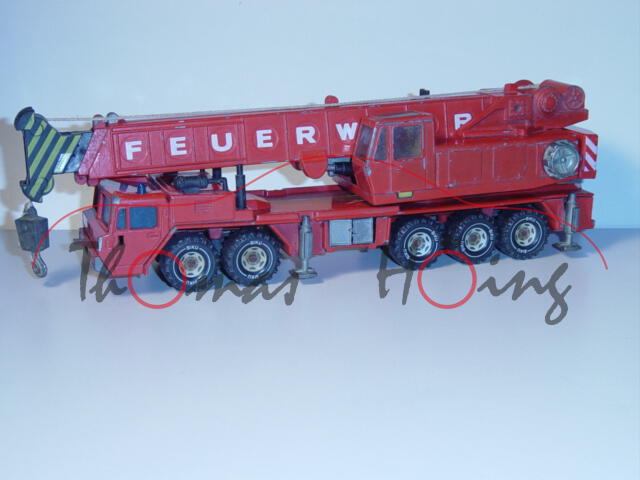 Faun Hydraulischer Kran, verkehrsrot, FEUERWEHR, LKW11, Spiegel weg, mit Farbabplatzern