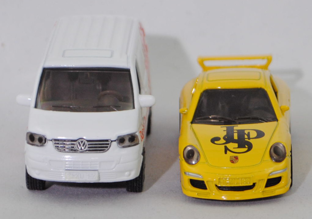 00409 VW T5.1 Transporter Kastenwagen 3.2 V6 4MOTION® mit Porsche 911 Carrera S, weiß, Racing Team Porsche + gelb, John Player Team / JPS , SIKU SUPER 1:55, m