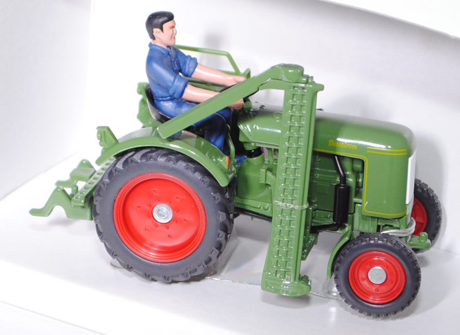 00000 Fendt Dieselross F 28 P (Mod. 51-58) mit mit Zwischenachs-Mähwerk, farngrün, SIKU, 1:32, L17P