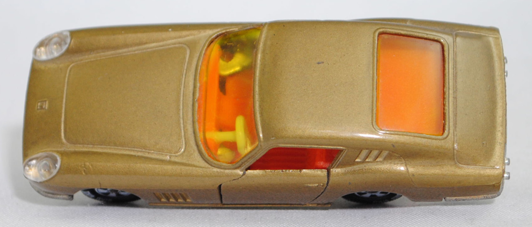 00002 Ferrari Berlinetta 275 GTB (Tipo 563, 2. Serie, Long Nose / Lange Nase, Modell 1965-1966), goldmetallic, transparente Frontscheinwerfer, Bpr. V 269, Germ, R10 reinweiß, SIKU SUPER, 1:56, m