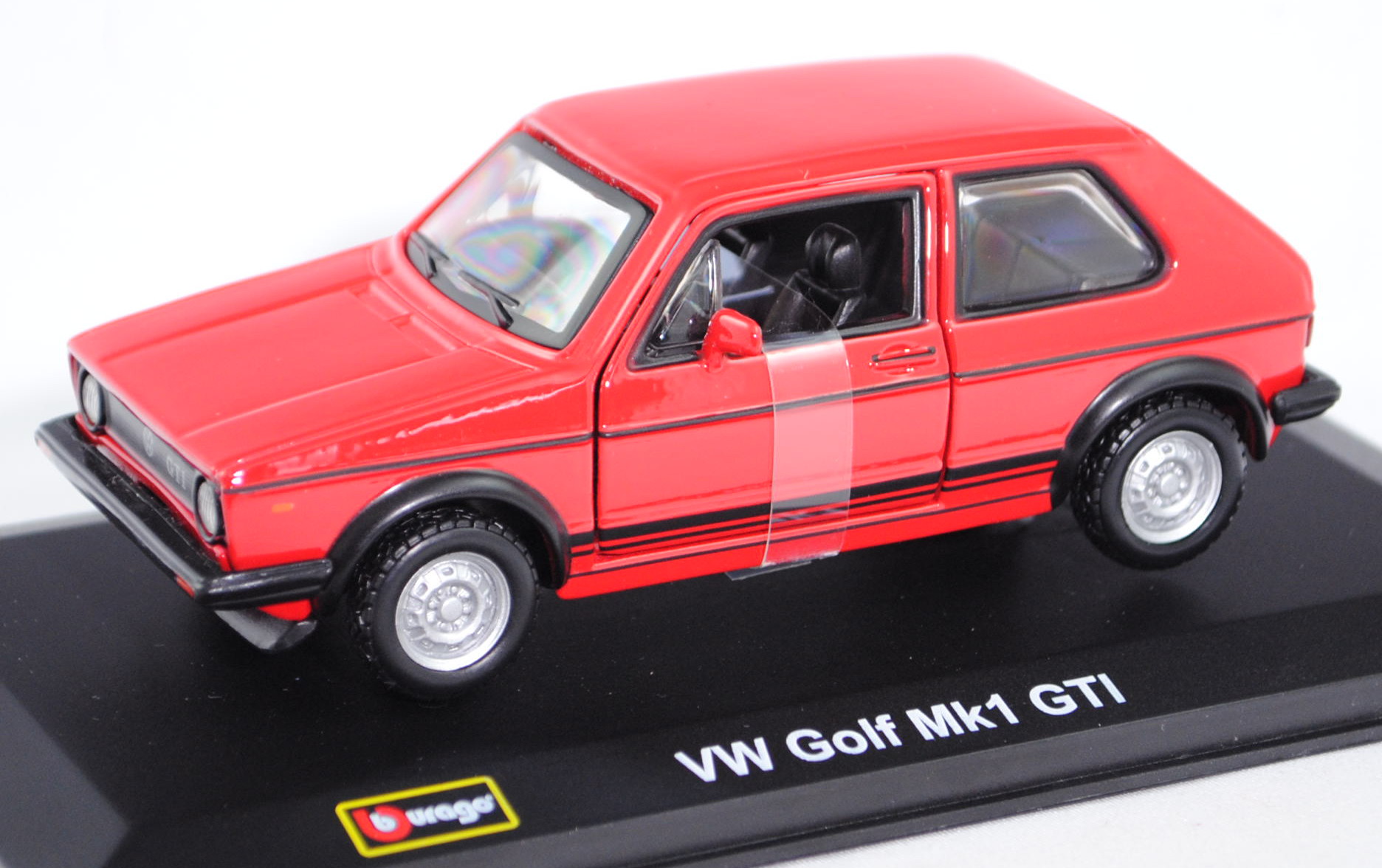 VW Golf I GTI (Typ 17, Facelift 1, Modell 1978-1980), verkehrsrot/schwarz, innen schwarz, Türen zu ö