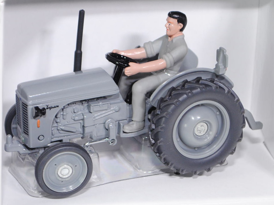 00000 Ferguson TE (Modell 1946-1948), verkehrsgrau, Fahrer grau, SIKU FARMER CLASSIC, L17P