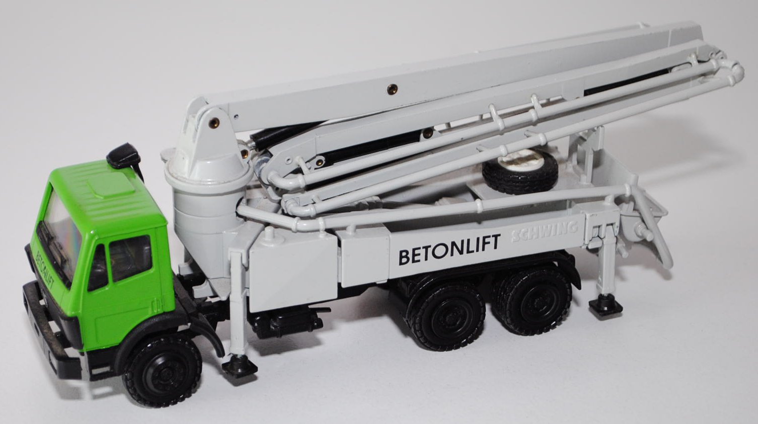 Mercedes Auto-Betonpumpe KVM 32, gelbgrün/achatgrau, mit Lenkung, BETONLIFT / SCHWING, Conrad, 1:50,