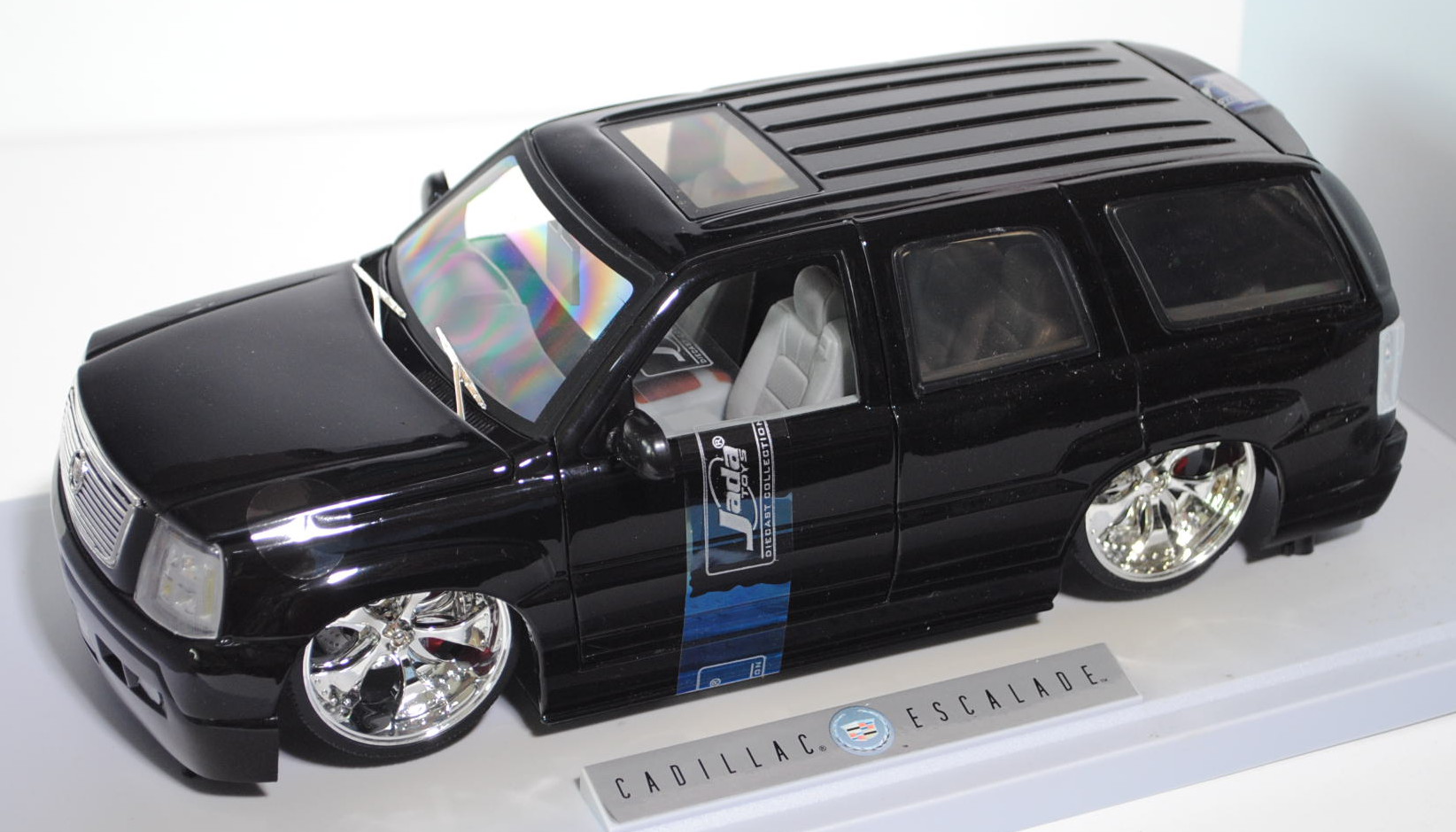 Cadillac Escalade (Typ GMT800, 2. Generation), Modell 2001-2006, schwarz, Low Rider, DUB CITY BIG BA