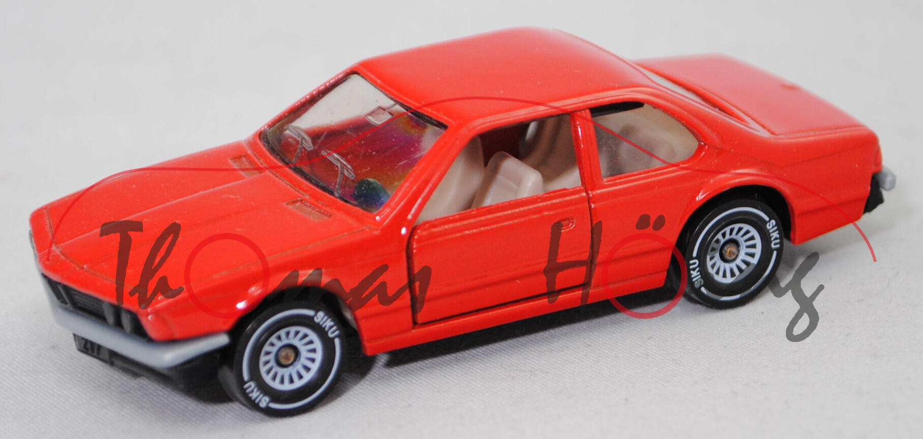 00003 BMW 633 CSi (1. Generation, Baureihe E24, Vorfacelift, Modell 1976-1979), verkehrsrot, SIKU, 1:58, leichte Farbabplatzer