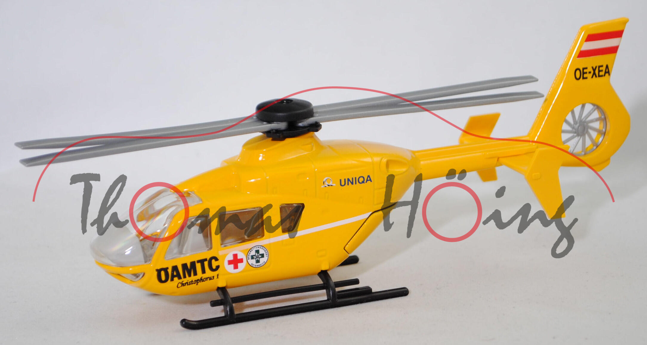 03803 A Eurocopter EC 135 T1 (1. Generation, Baureihe EC 135, Modell 1996-2002), gelb, ÖAMTC / Christophorus 1 / UNIQA, SIKU, 1:55, L17mpP