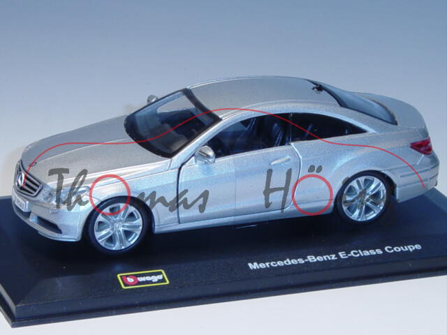 Mercedes E 500 Coupe, silbermetallic, innen schwarz, Türen zu öffnen, Bburago Special EDITION, 1:32,