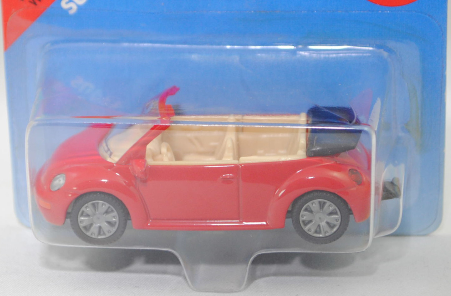 00001 VW New Beetle Cabriolet 2.0 (1. Generation, interne Baureihenbezeichnung 1Y, Vorfacelift, Modell 2003-2005), dunkel-verkehrsrot, SIKU SUPER, 1:55, P28b
