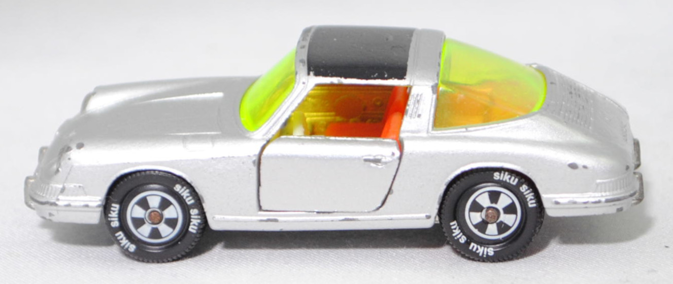 00002 Porsche 911 E Targa (F-Modell bzw. Urmodell, B-Serie, Modell 1968-1969), silber, Lenkrad weiß, Dach schwarz, Bpr. V234, Germ, Verglasung gelbgrün, R10, SIKU, 1:60, m-