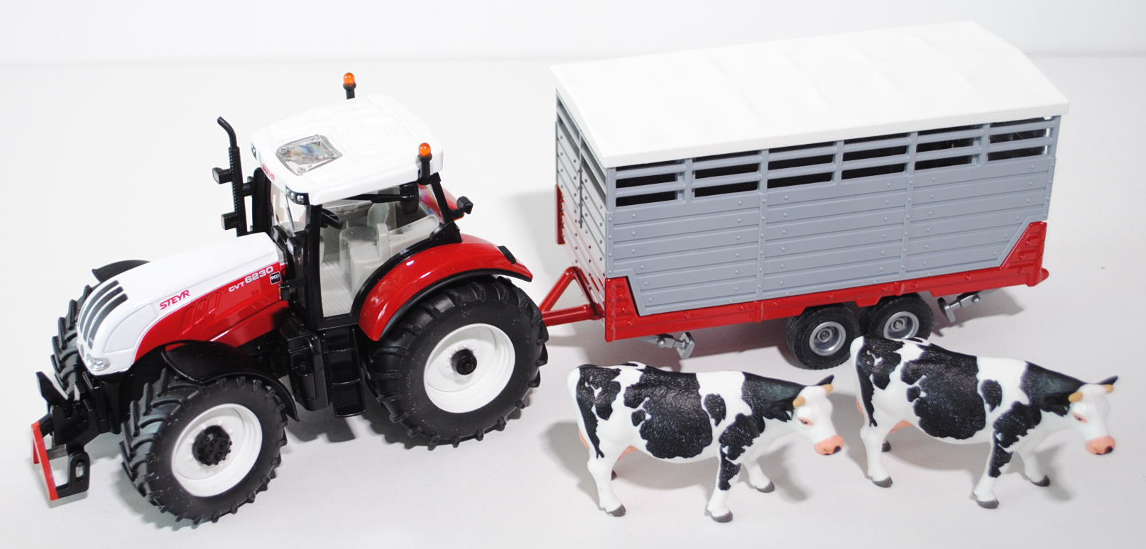 Steyr CVT 6230 Traktor mit Viehanhänger, reinweiß/karminrot und cremeweiß/silber/karminrot, STEYR CV