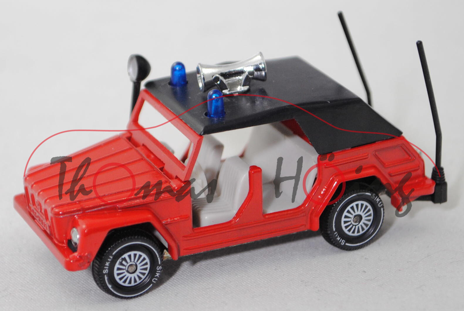 00002 VW 181 1600 (Facelift 1973, Modell 1973-1980) Feuerwehr-Einsatzleitwagen, rot, Scheibenrahmen Metall, R11, SIKU, 1:57