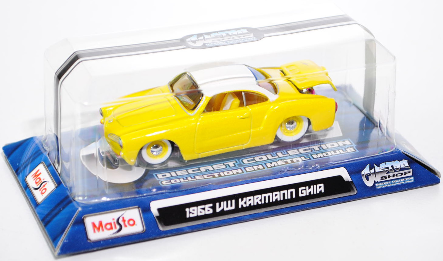 VW Karmann Ghia (Typ 14), Modell 1964-1970, Baujahr 1966, zinkgelb/reinweiß, innen gelb, Maisto (Cus